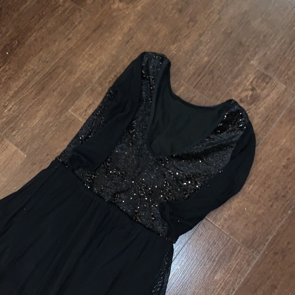 Woman’s Valera dance dress - Picture 7 of 8